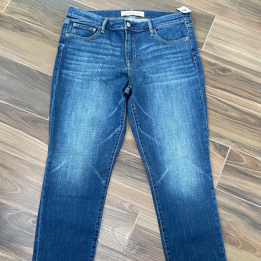 Gap - 1969 Real Straight Jeans in Size 32 (size 14)